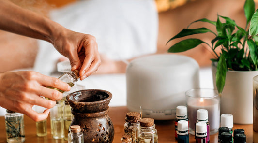 Aromatherapie mit ätherischen Ölen zur Entspannung und Stressreduktion