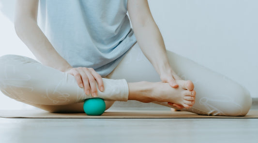 Faszientraining mit Massageball – gezielte Selbstmassage zur Lockerung verklebter Faszien im Wadenbereich