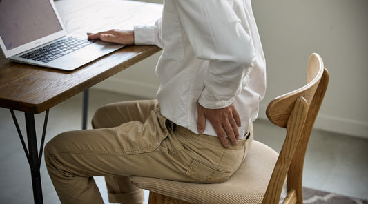 Ischiasschmerzen durch falsche Sitzhaltung am Schreibtisch