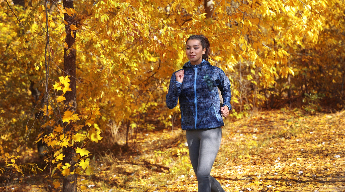 Laufen bei Kälte & Regen: Das beste Warm-up für nasskalte Herbsttage