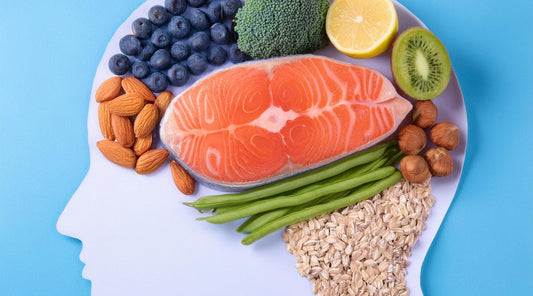 Gesunde Lebensmittel wie Lachs, Nüsse, Obst und Gemüse als Nervennahrung