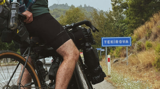 Bikepacking Fahrrad mit Gepäck auf Radreise