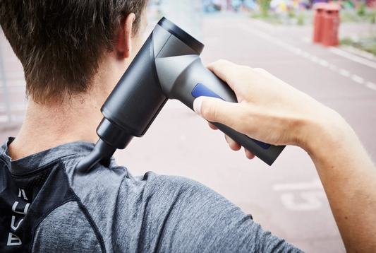 Anwendung der Massagepistole mit Videobeispielen